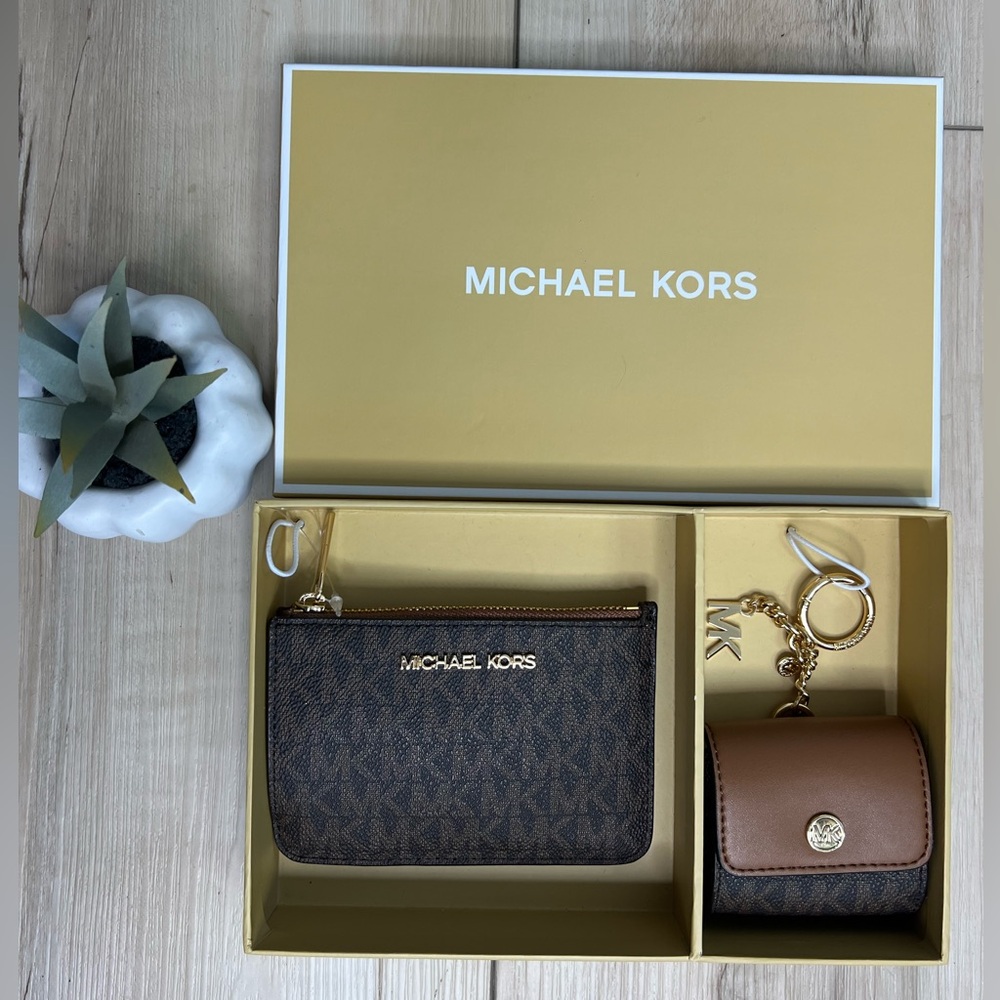 Michael Kors card holder & AirPods Boxed gift set NEW - Picture 2 of 6